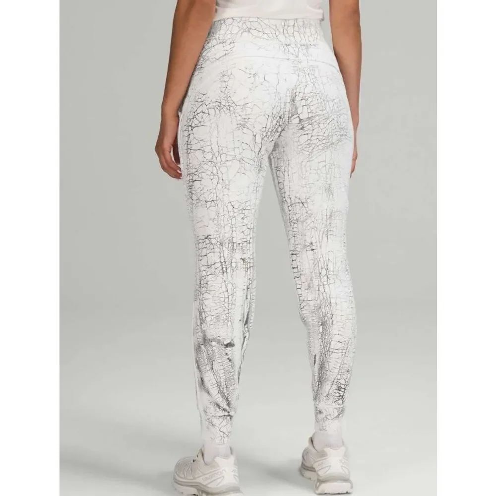 Lululemon Warm Down Jogger 7/8 Length Thread Dye White Black Size 4